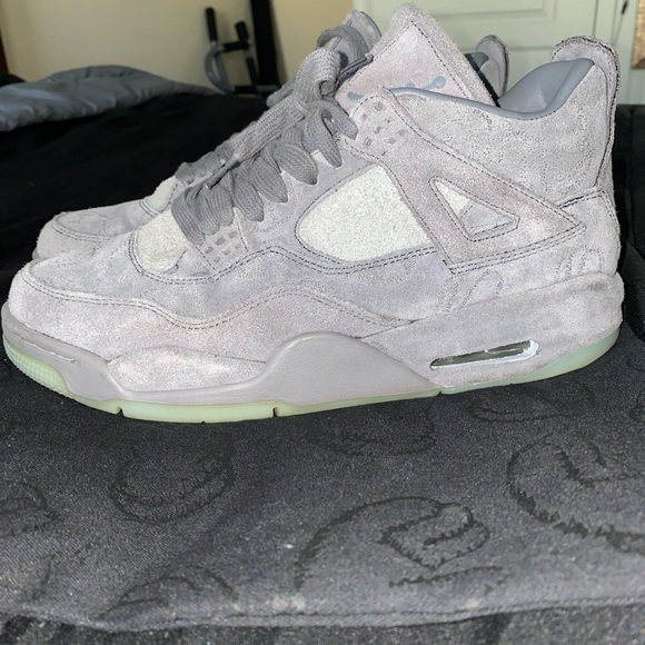 Jordan size 10.5 KAWS 4’s - Picture 6 of 6